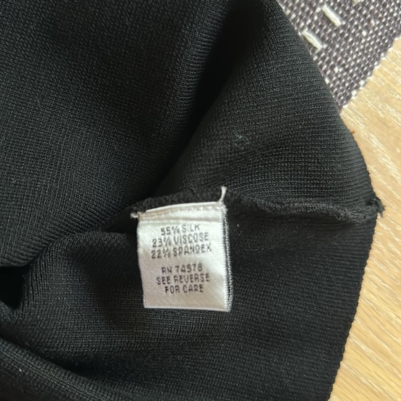 NEW WITH TAGS CACHE BLACK FAUX FUR COLLAR SWEATER - Picture 6 of 7